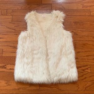 Xhilaration White Faux Fur Vest Front Pockets